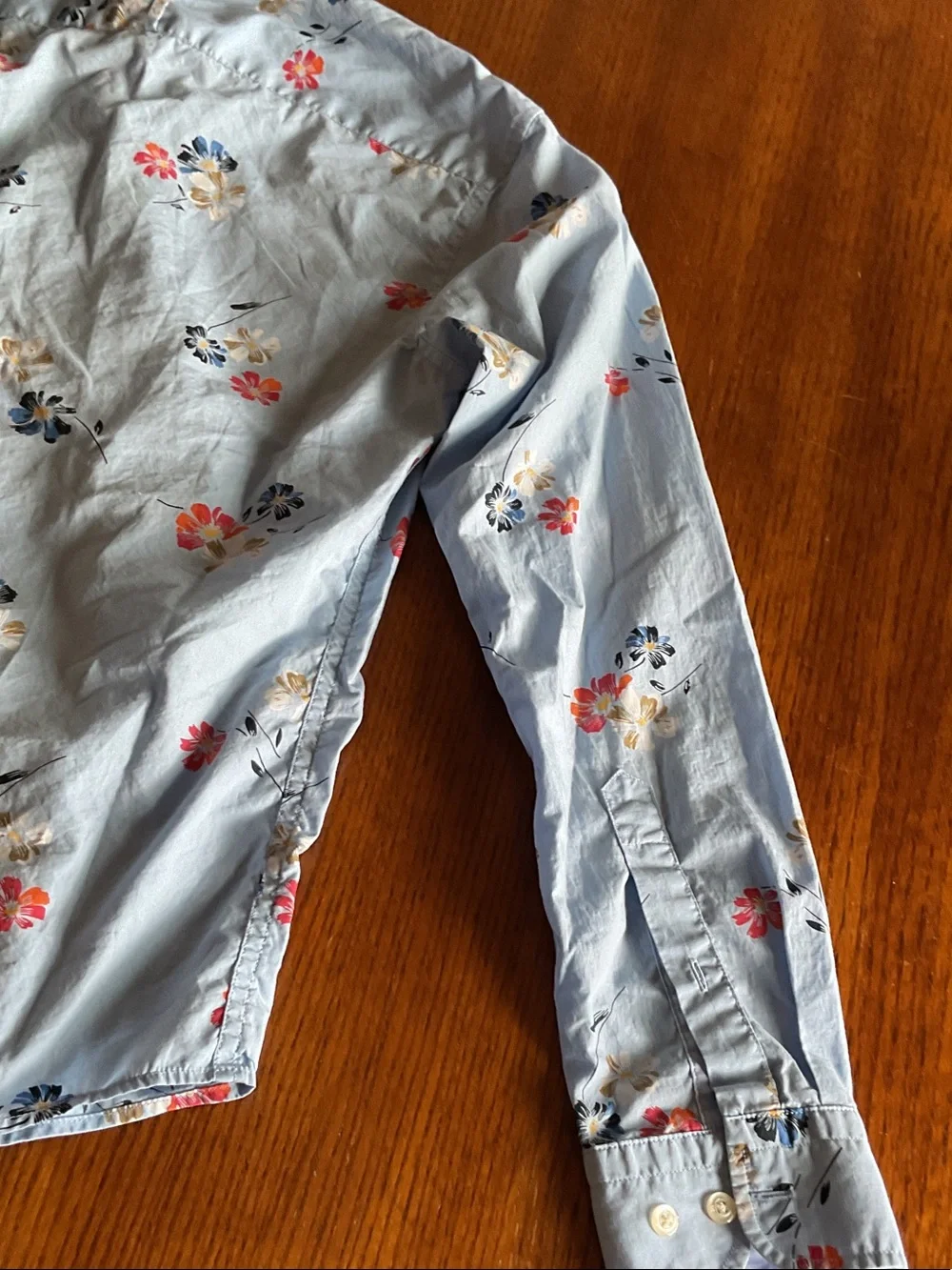 Banana Republic Men's Light Blue Floral Button-Up Shirt small untuck Casual